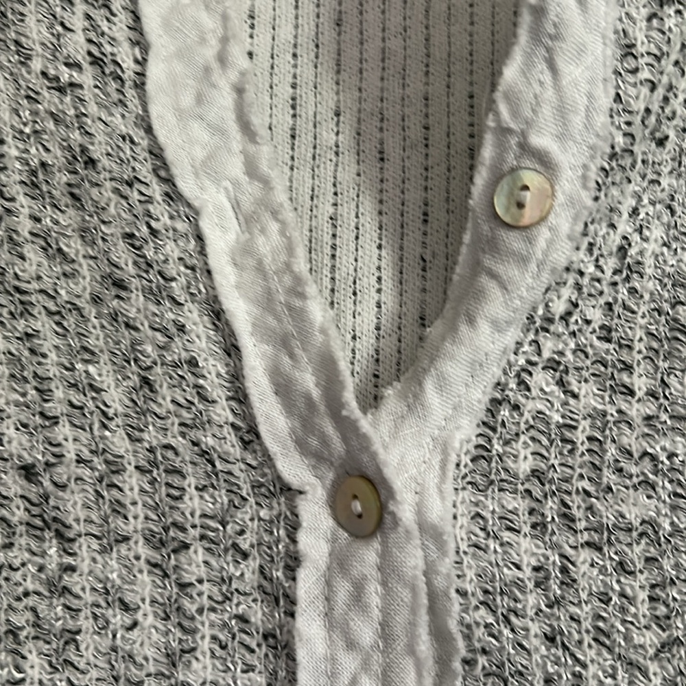 Cut loose gray/white textured cardigan - Picture 2 of 5